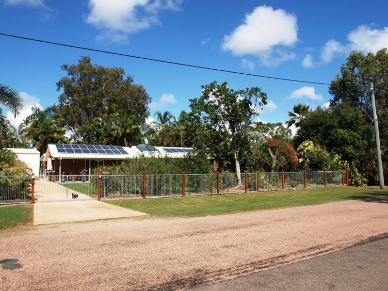 7 Mostyn Crecent, Bushland Beach QLD 4818
