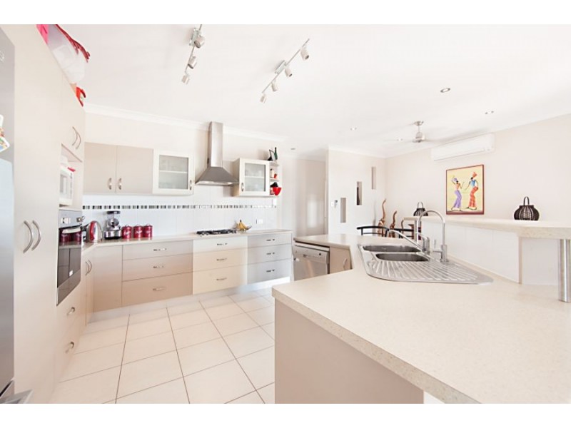 11 Deedes Crescent, Bushland Beach QLD 4818