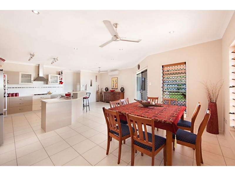 11 Deedes Crescent, Bushland Beach QLD 4818