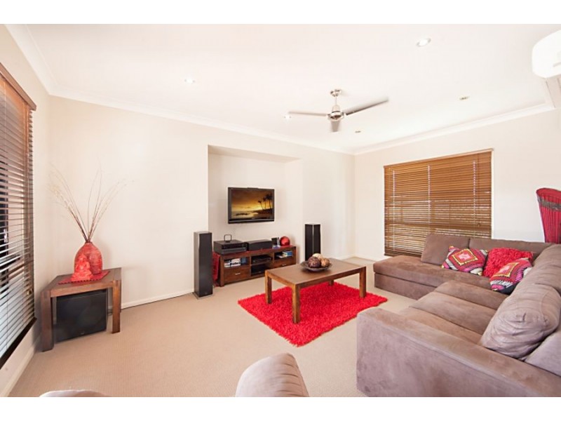 11 Deedes Crescent, Bushland Beach QLD 4818