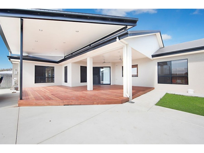 11 Deedes Crescent, Bushland Beach QLD 4818