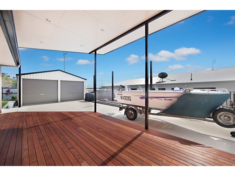 11 Deedes Crescent, Bushland Beach QLD 4818