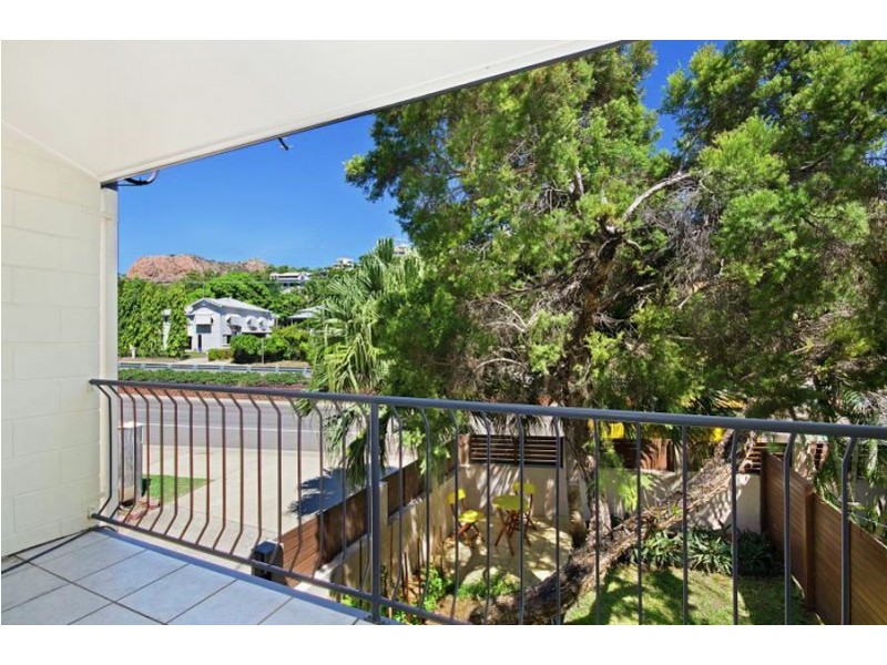 2/47 Warburton Street, North Ward QLD 4810