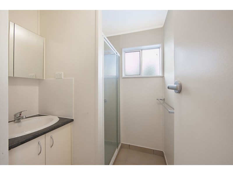 27 Davies Street, Mount Louisa QLD 4814