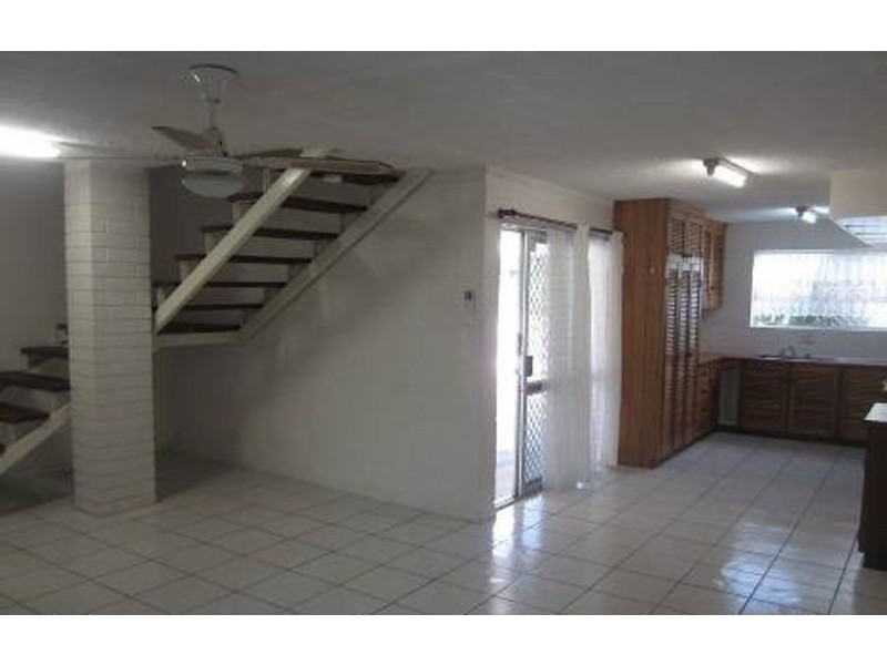 4/25 Warburton Street, North Ward QLD 4810