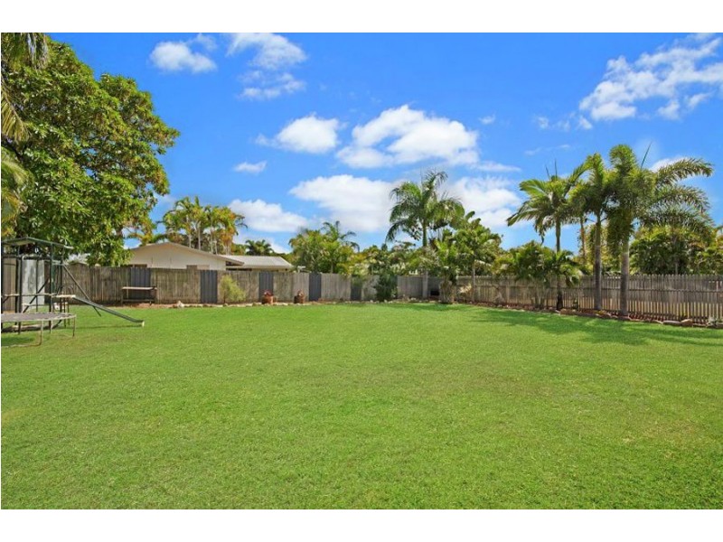 14 Mendi Drive, Bushland Beach QLD 4818