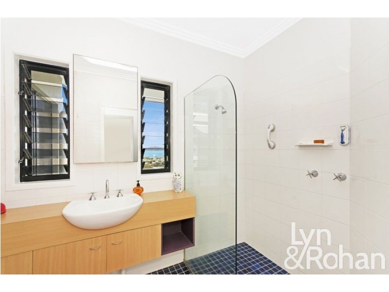 2/5 Glamis Court, Castle Hill QLD 4810
