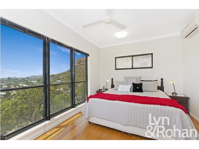 2/5 Glamis Court, Castle Hill QLD 4810