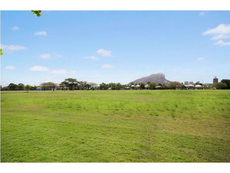 11 Bell Street, South Townsville QLD 4810