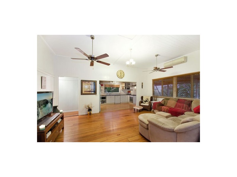 37 Renecol Avenue, Rasmussen QLD 4815
