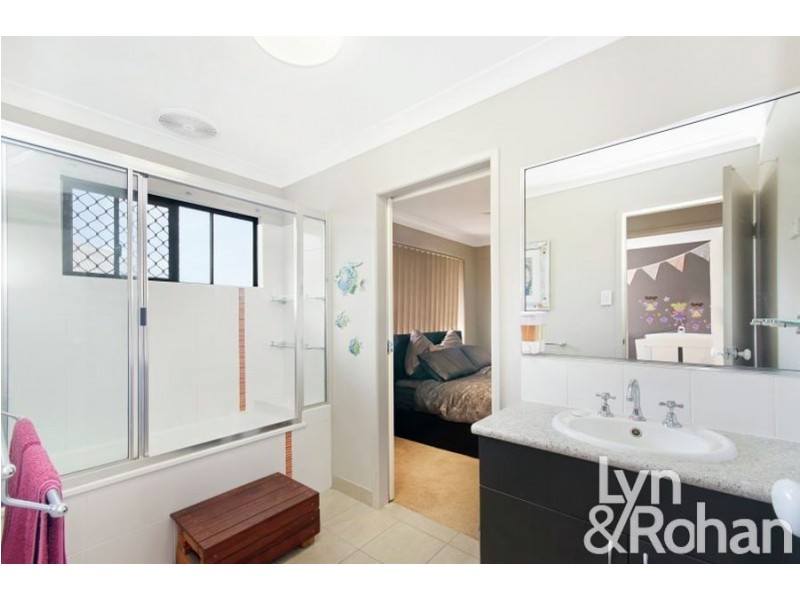 17 Wexford Crescent, Mount Low QLD 4818