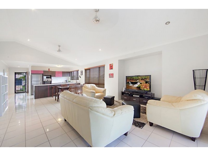 10 Lockyer Place, Mount Louisa QLD 4814