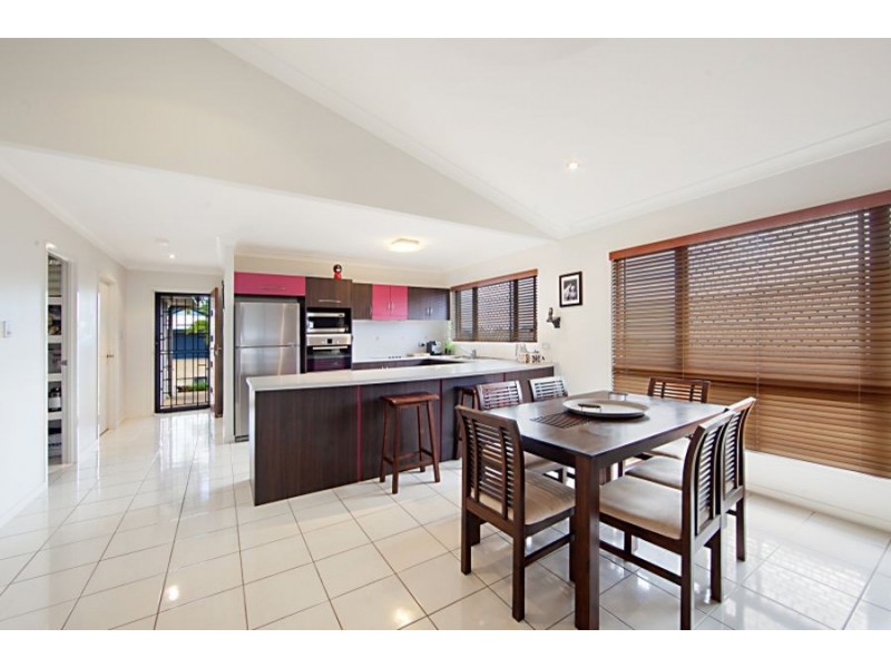 10 Lockyer Place, Mount Louisa QLD 4814