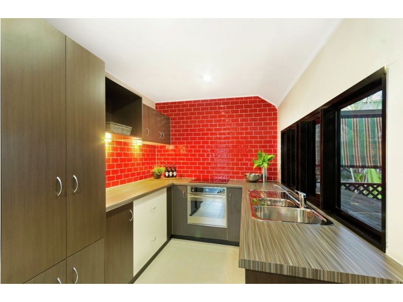 19 Leigh Street, West End QLD 4810