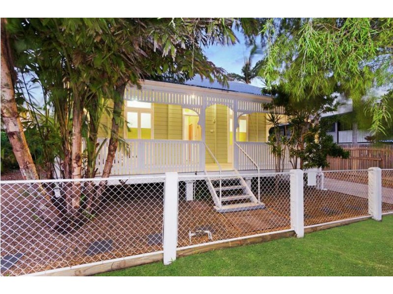 19 Leigh Street, West End QLD 4810