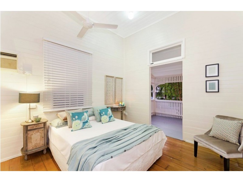19 Leigh Street, West End QLD 4810