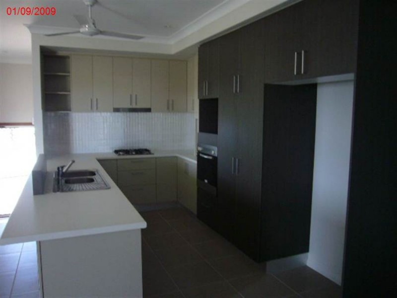 Bushland Beach QLD 4818