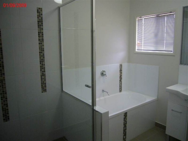 Bushland Beach QLD 4818