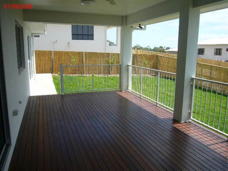 Bushland Beach QLD 4818