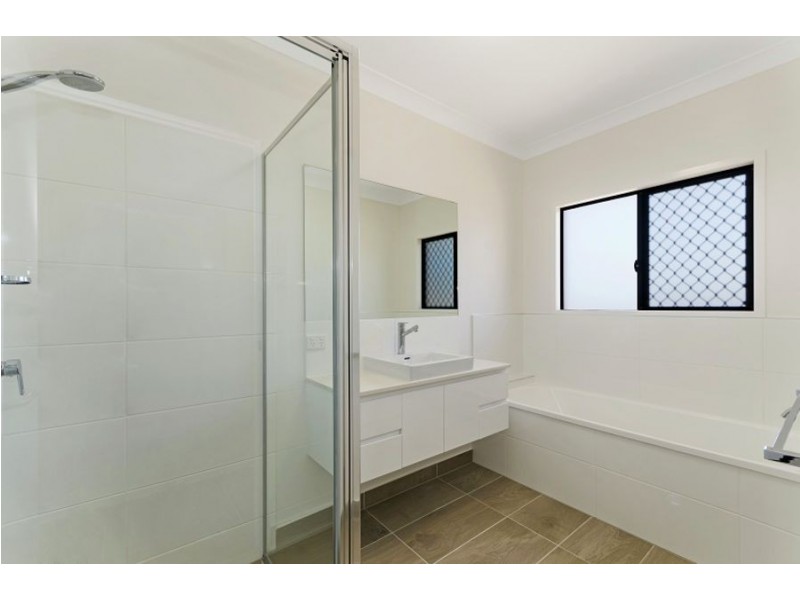 38 Dune Parade, Bushland Beach QLD 4818