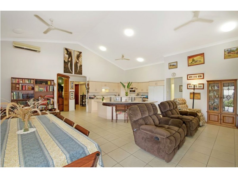 11 Ugarte Street, Bushland Beach QLD 4818