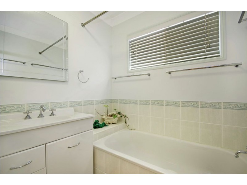 11 Ugarte Street, Bushland Beach QLD 4818