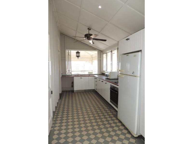 2/11 Melton Terrace, Townsville City QLD 4810