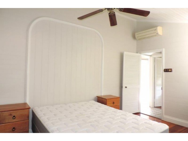 2/11 Melton Terrace, Townsville City QLD 4810