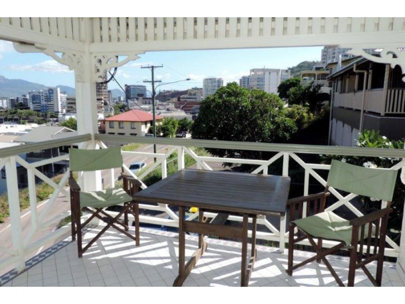 2/11 Melton Terrace, Townsville City QLD 4810