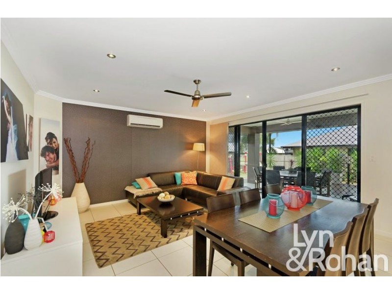 8 Rattray Street, Bushland Beach QLD 4818