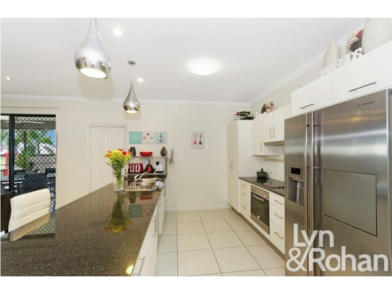8 Rattray Street, Bushland Beach QLD 4818