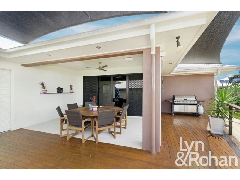 8 Rattray Street, Bushland Beach QLD 4818