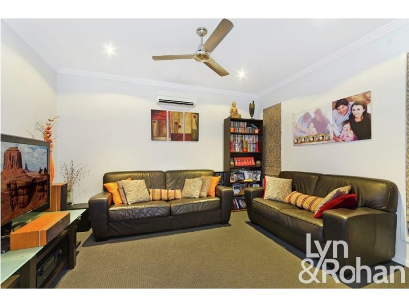 8 Rattray Street, Bushland Beach QLD 4818