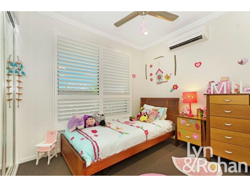 8 Rattray Street, Bushland Beach QLD 4818