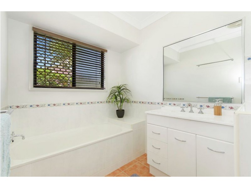 2 Genesta Court, Bushland Beach QLD 4818