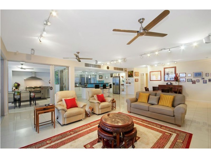 2/24 The Strand, North Ward QLD 4810