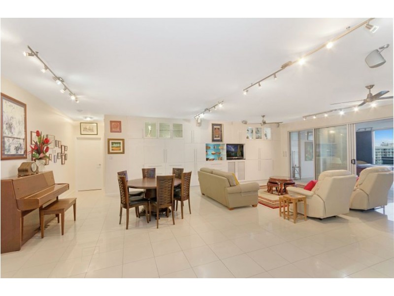 2/24 The Strand, North Ward QLD 4810