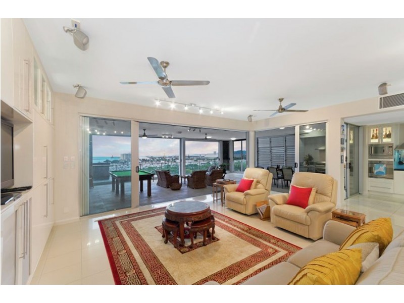 2/24 The Strand, North Ward QLD 4810