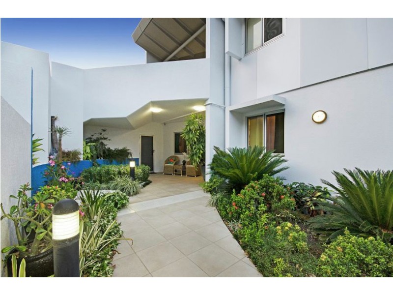 2/24 The Strand, North Ward QLD 4810