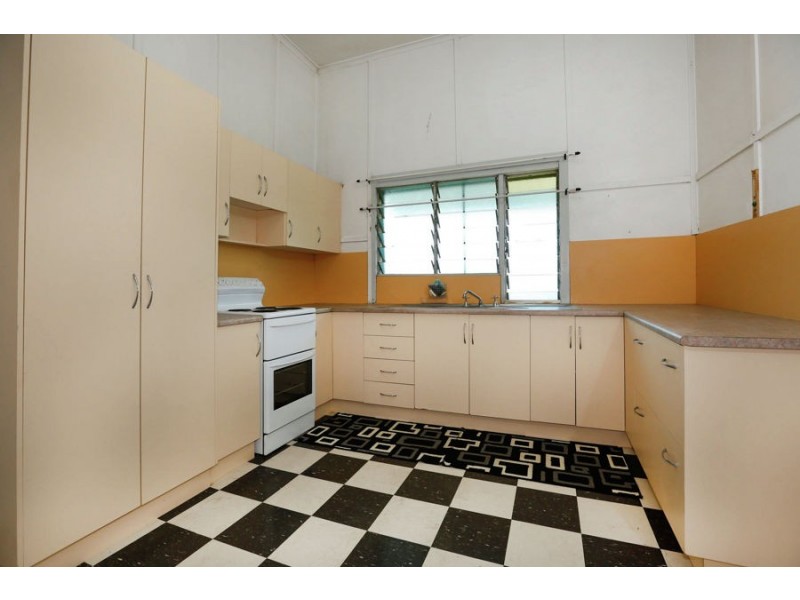 11 Old Common Road, Belgian Gardens QLD 4810