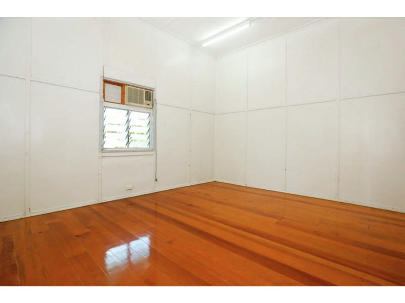 11 Old Common Road, Belgian Gardens QLD 4810