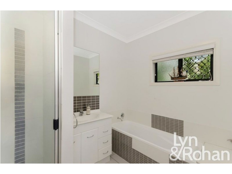 4 Kosciusko Way, Mount Louisa QLD 4814