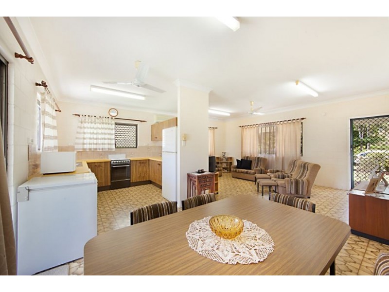 15 Tracey Street, Balgal Beach QLD 4816