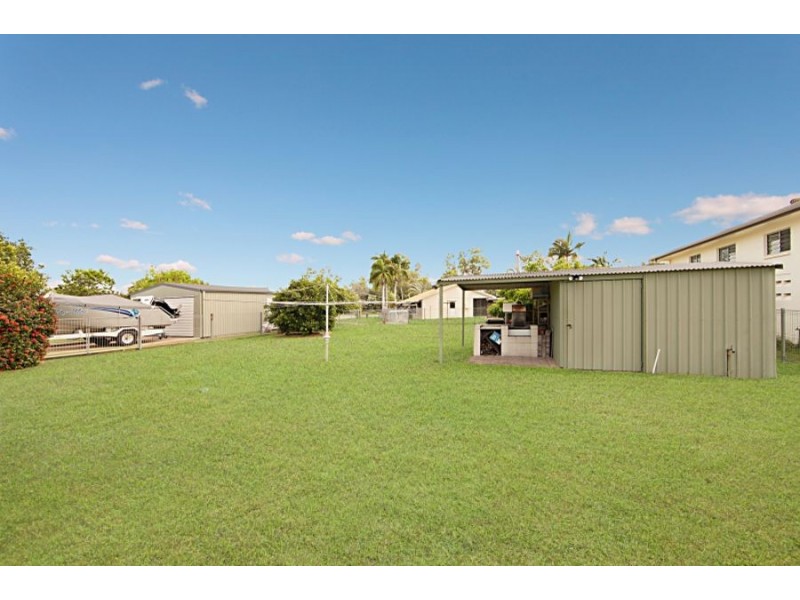 15 Tracey Street, Balgal Beach QLD 4816