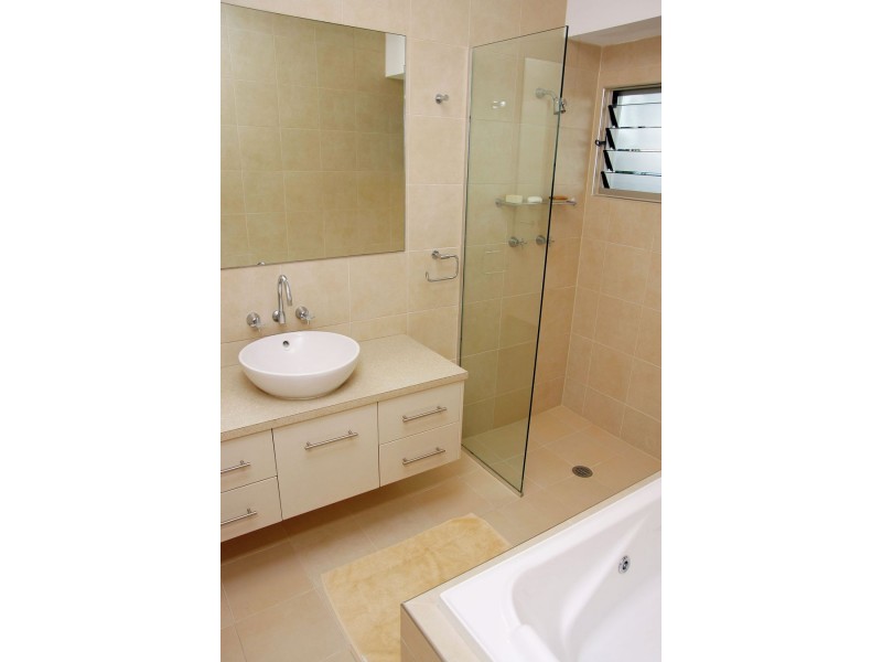 1 Toorak Place, Castle Hill QLD 4810