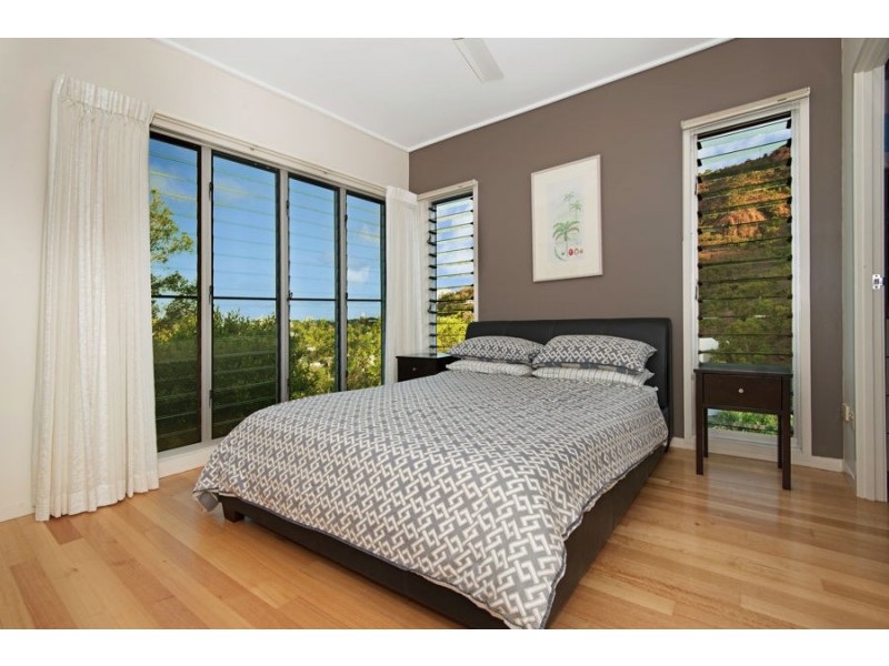 1 Toorak Place, Castle Hill QLD 4810