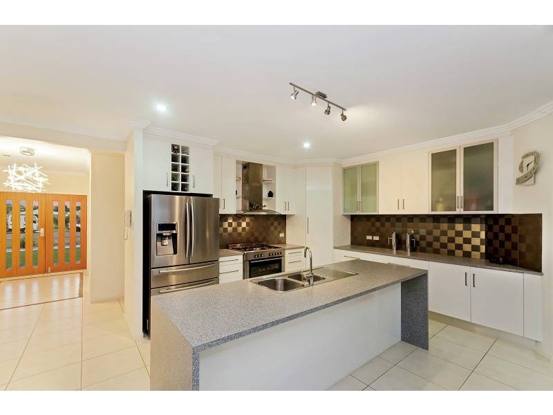 5 Gundabluey Crescent, Mount Low QLD 4818