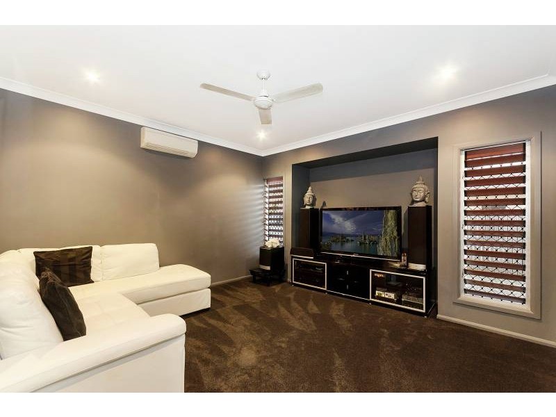 5 Gundabluey Crescent, Mount Low QLD 4818