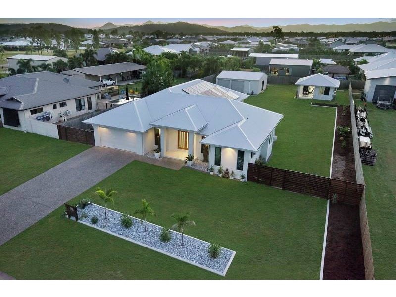 5 Gundabluey Crescent, Mount Low QLD 4818