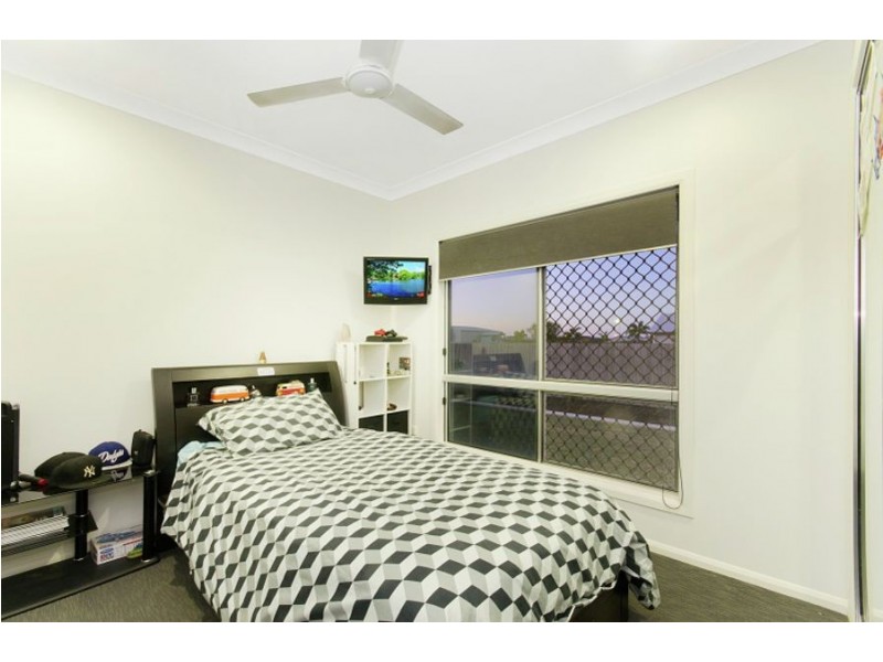 5 Gundabluey Crescent, Mount Low QLD 4818